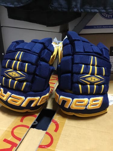 Bauer 10"  Nexus 800 Gloves