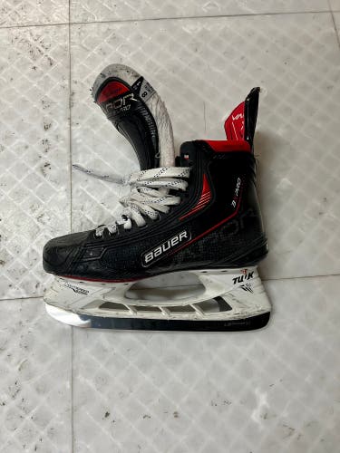 Used Bauer Regular Width  Size 8 Vapor 3X Pro Hockey Skates