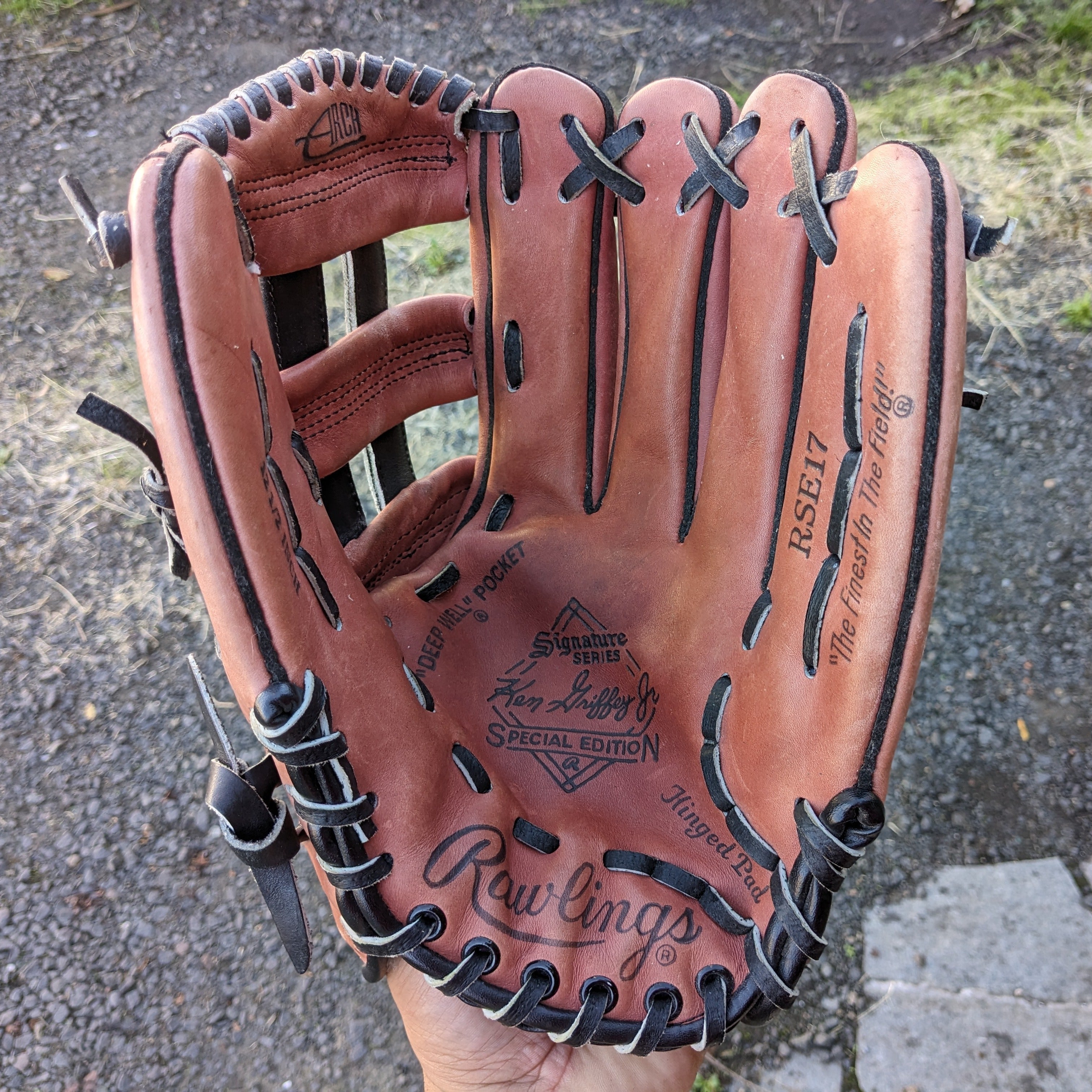 Rawlings Trapeze RBGCF12 Ken Griffey Jr 12 Baseball Glove Black RHT