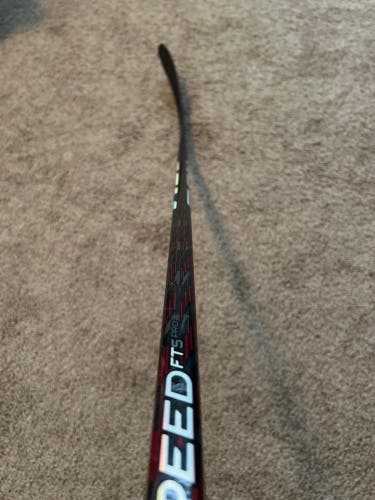 CCM JetSpeed FT5 Pro P28 80 Flex RH