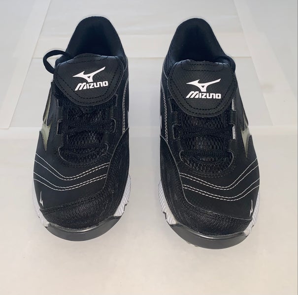 Brand New Mizuno Women's Black Swift Switch Size 6 Metal Mizuno Low Top