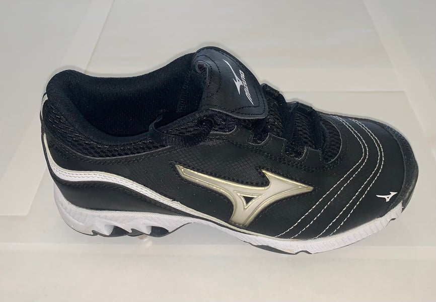 Brand New Mizuno Women's Black Swift Switch Size 6 Metal Mizuno Low Top
