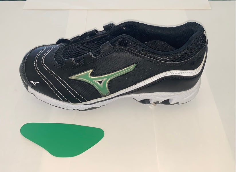Brand New Mizuno Women's Black Swift Switch Size 6 Metal Mizuno Low Top