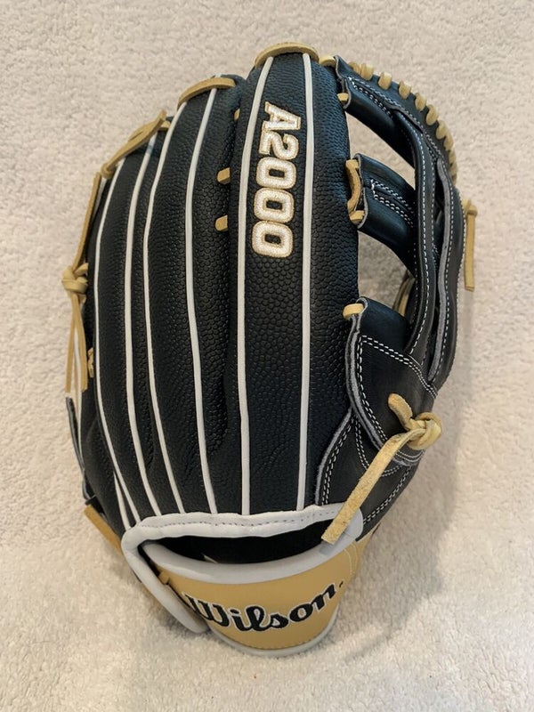 What Pros Wear: Vladimir Guerrero Jr.'s Wilson A2000 1614 First Base Mitt -  What Pros Wear