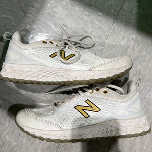 Used Women’s 9.5 New Balance Turfs
