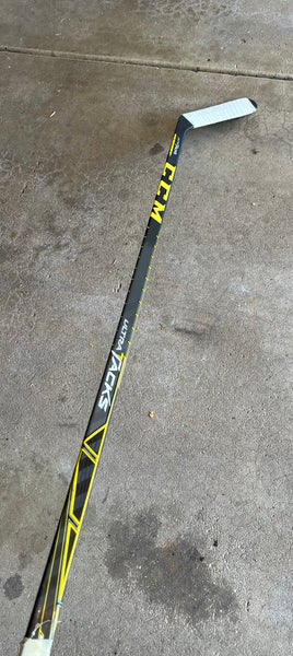 Senior Right Handed P14 Pro Stock Ultra Tacks Hockey Stick