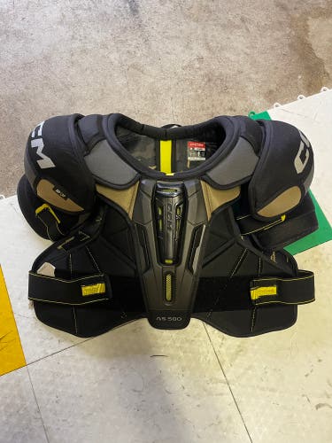 New Extra Large CCM As-580 Shoulder Pads