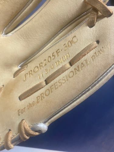 Used Like New Pitcher's 11.75" Limited Edition Heart of the Hide Baseball Glove