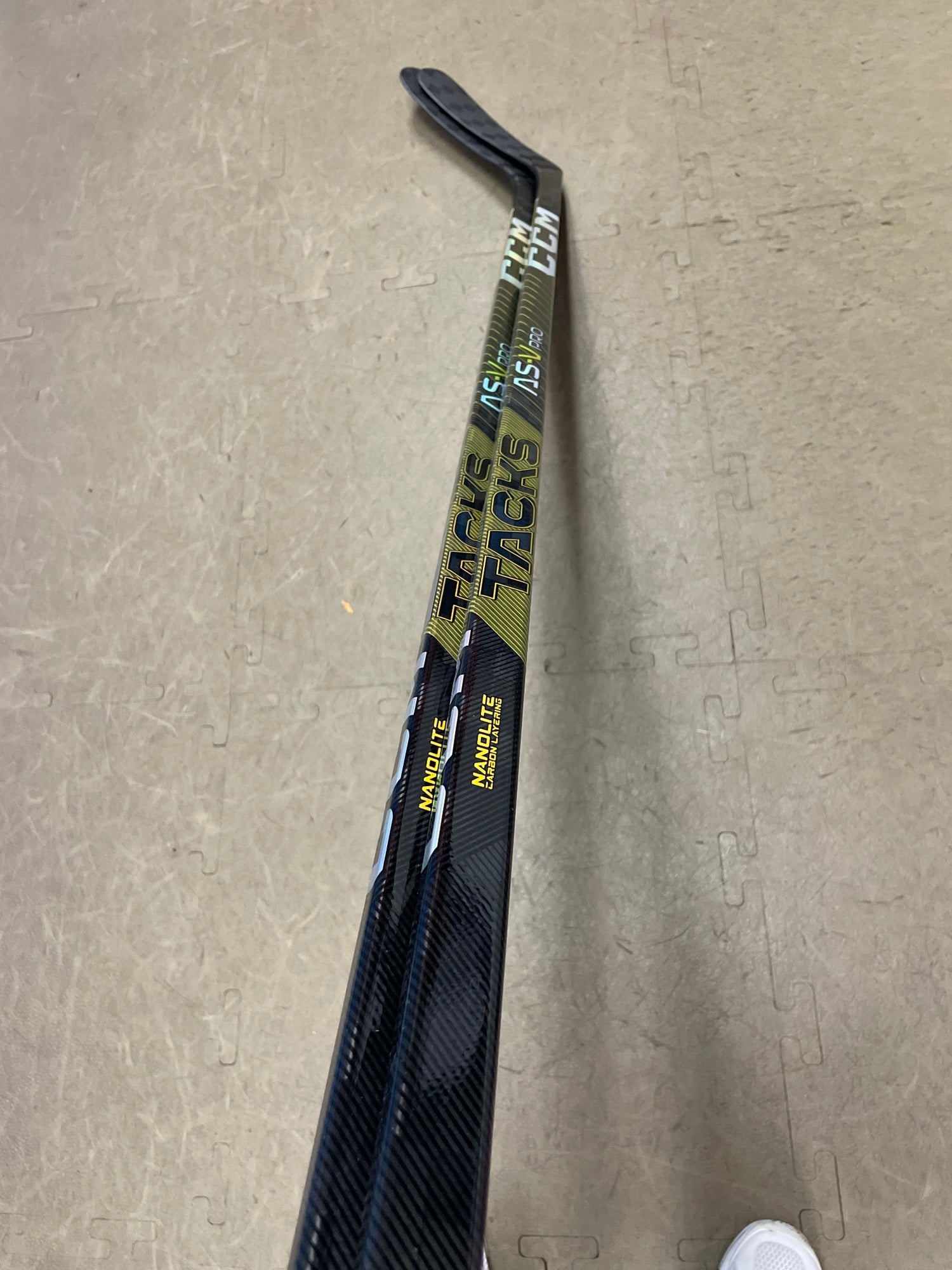 Senior Left Hand P29 CCM Super Tacks AS-V PRO Hockey Stick - 2