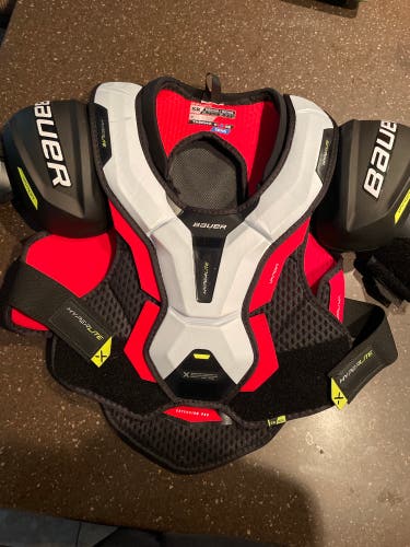 Senior medium shoulder Pads