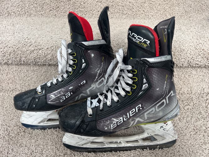 Intermediate Bauer Regular Width Size 6.5 Vapor Hyperlite Hockey Skates