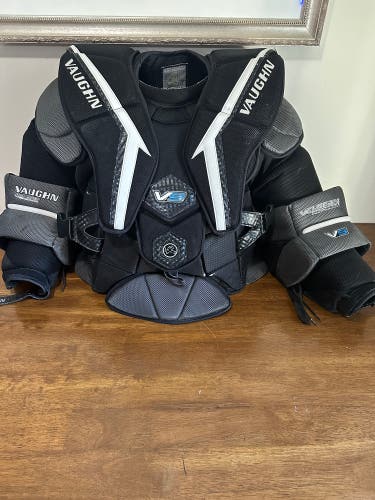 XL Vaughn V9 Pro Carbon Goalie Chest Protector