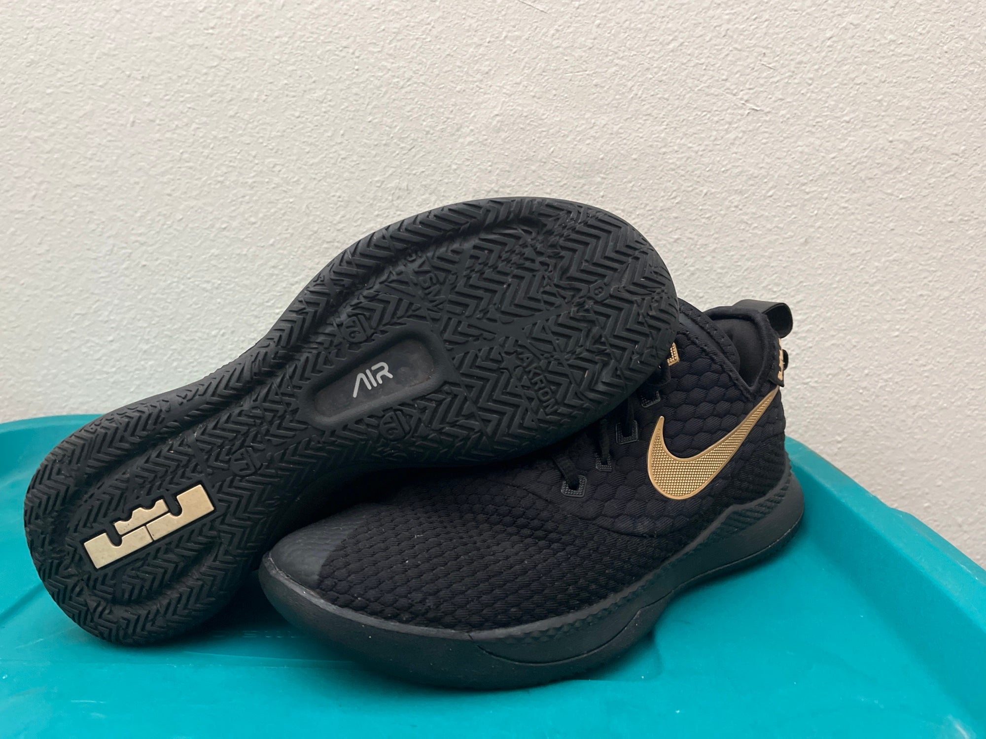 lebron witness 3 black