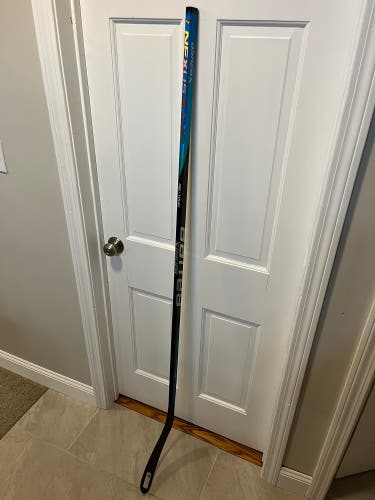Bauer Nexus Sync P92 77 Flex Right Hand Hockey Stick