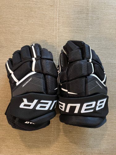 Bauer Supreme Ultrasonic 13” Intermediate Gloves Black/White