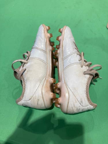 White Used Men's Men's 6.0 (W 7.0) Molded Puma King Cleats