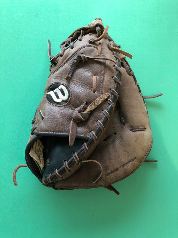 Used Wilson A950 Right-Hand Throw Catcher Baseball Glove (34")