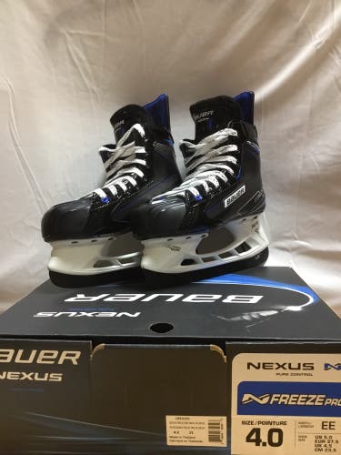 New Bauer Extra Wide Width   Size 4 Nexus Freeze Pro Hockey Skates
