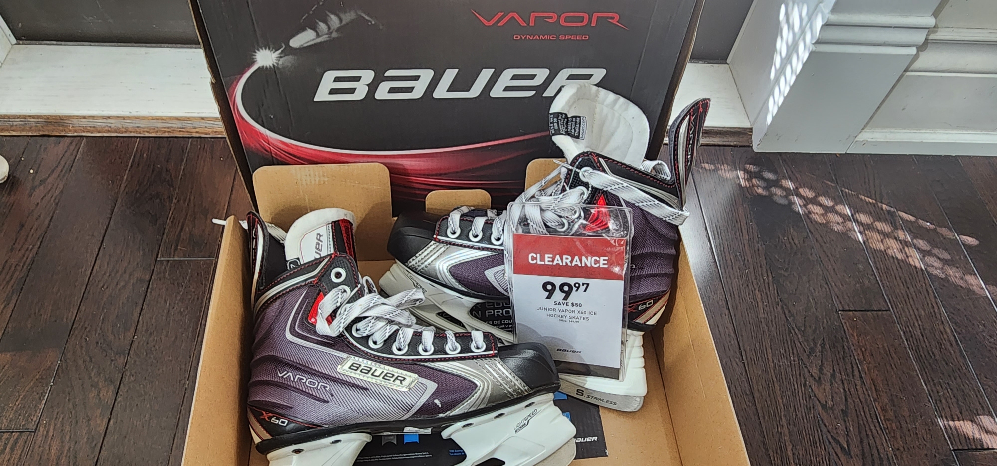 (NEW) Skate Size 3.5 (Shoe size 4.5) Bauer Vapor X:60 Hockey Skates
