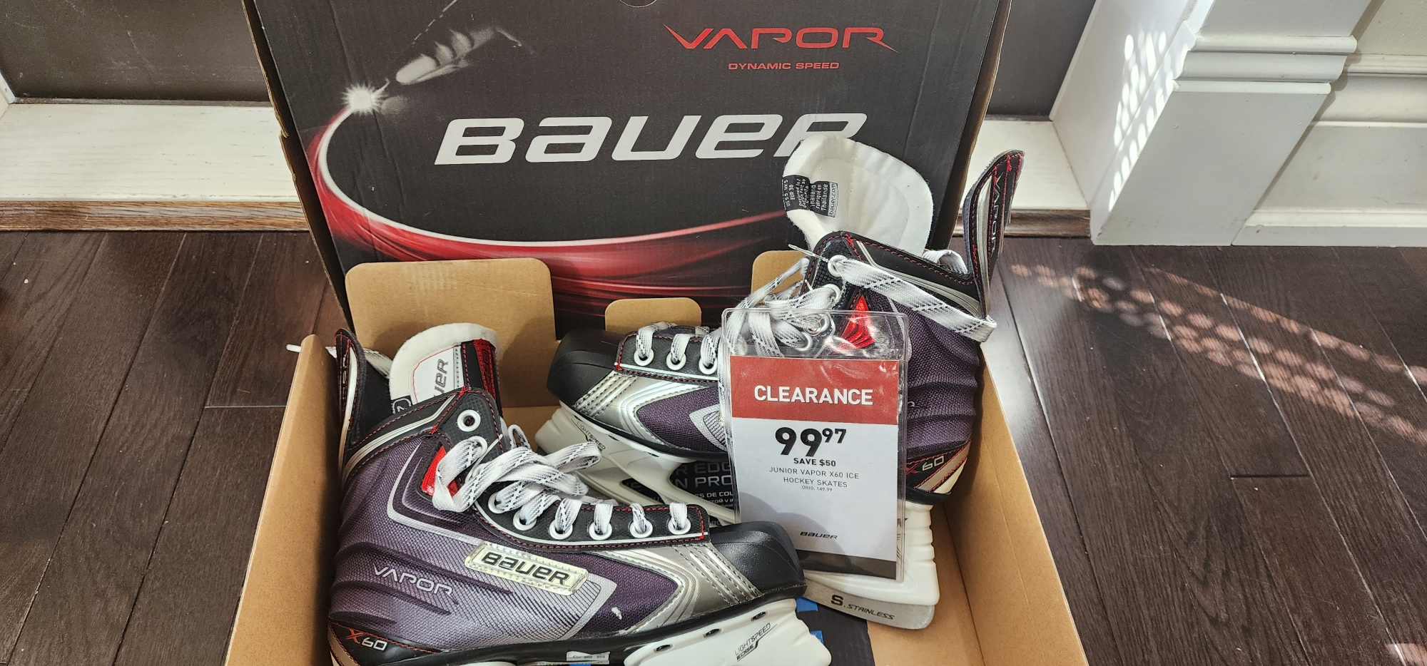 New Bauer Vapor X:60 Hockey Skates Regular Width Size 3