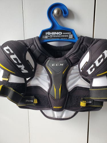 Junior Used Medium CCM Tacks Shoulder Pads