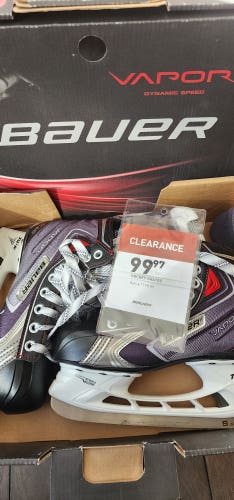 (NEW) Skate Size 3.5 (Shoe size 4.5) Bauer Vapor X70 Hockey Skates