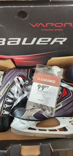 (NEW) Skate Size 4 (Shoe size 5) Bauer Vapor X70 Hockey Skates