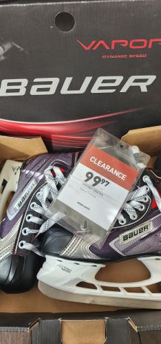 (NEW) Skate Size 4.5 (Shoe size 5.5) Bauer Vapor X70 Hockey Skates