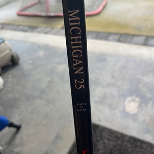 Senior Right Handed P92 Pro Stock Vapor FlyLite Hockey Stick