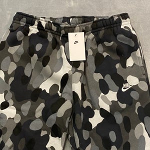NIKE Pants Men Large Black Snow Camo Joggers Sportswear Club Fleece Sweatpants