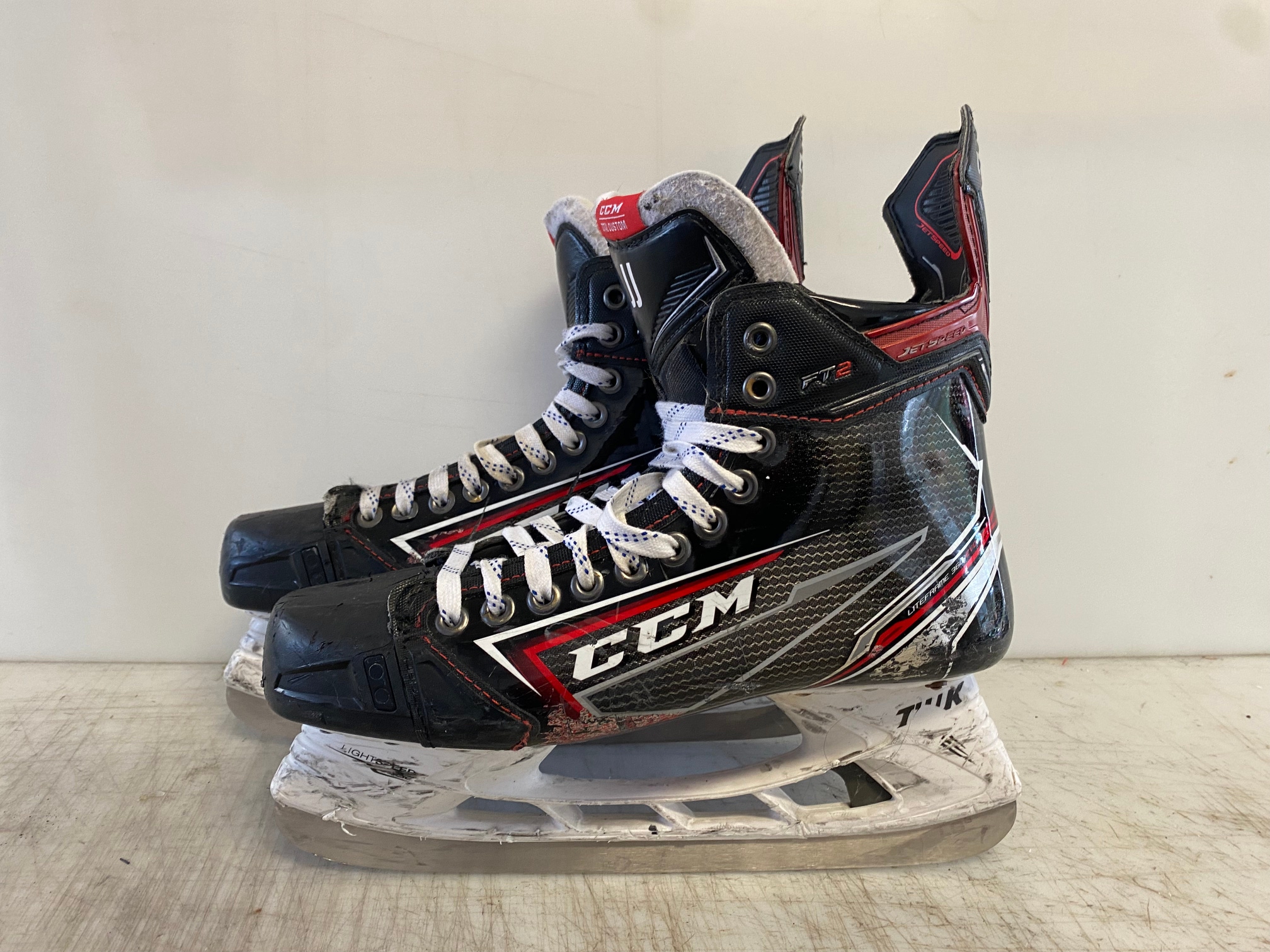 CCM JetSpeed FT2 Mens Pro Stock Size 9.5 Hockey Skates MIC 4540