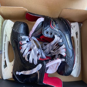 Used Bauer Regular Width Size 2 Vapor Hockey Skates