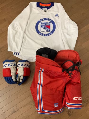 White Used XXL New York Rangers Men's Adidas Jersey with Matching Gloves & Pants