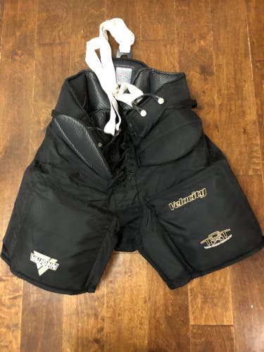 Medium Vaughn Velocity V2 3700 Hockey Goalie Pants