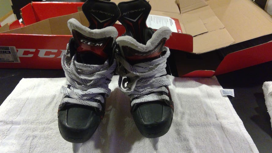 Junior Used CCM JetSpeed FT1 Hockey Skates Extra Wide Width Size 4.5
