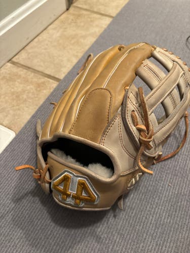 Used Outfield 12.5" Signiture Series Baseball Glove