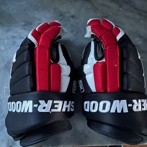 Sher-Wood T90 pro gloves