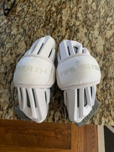 Used Medium/Large Maverik Max Arm Pads