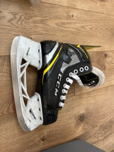 Used CCM Regular Width Size 3 Super Tacks 9360 Hockey Skates