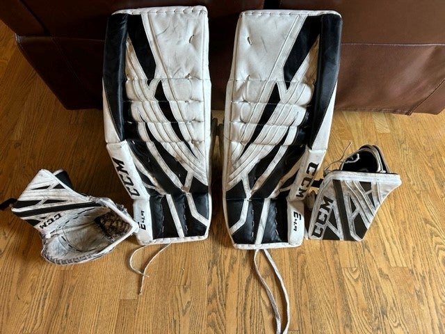 Used 32" Regular CCM Extreme flex 4.9 Goalie Full Set