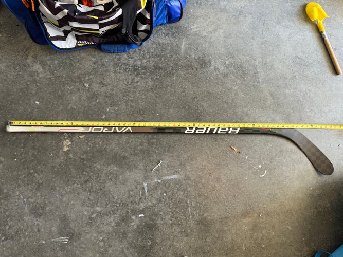 Senior Right Handed P28  Vapor Hyperlite Hockey Stick