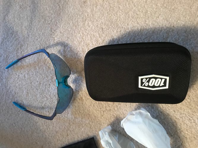 Used Unisex One Size Fits All 100% Sunglasses