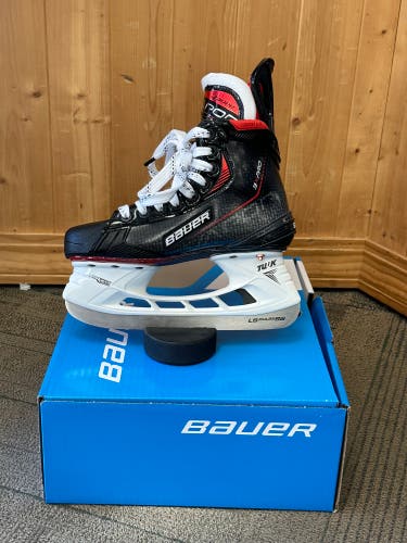 New Bauer Size 2.5 Vapor 3X Pro Hockey Skates