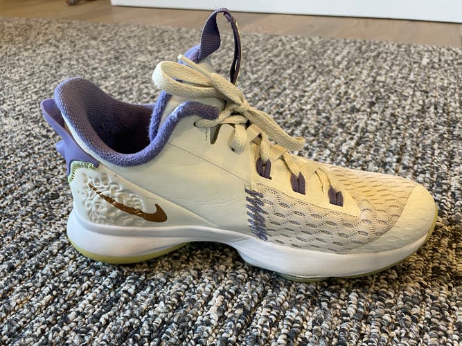 Nike LeBron Witness 2020 basketball shoes Used Kid's Size 6.5 (Women's 7.5)