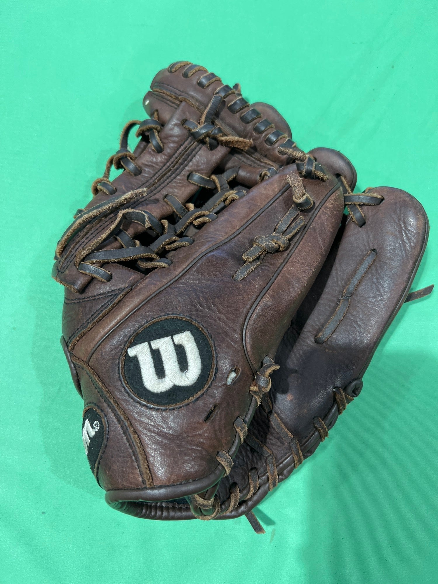 Used Wilson A950 Right Hand Throw Infield Baseball Glove 11.5