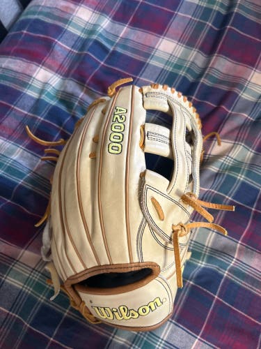 Outfield 12.75" A2000 Baseball Glove