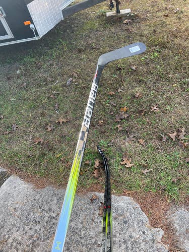 Senior Right Handed P92  Vapor Hyp2rlite Hockey Stick