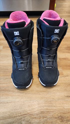 Barely Used Women's Size 8.0 DC Lotus Step On Snowboard Boots