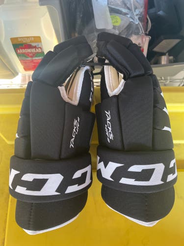 CCM 15"  Tacks 4R2 Gloves