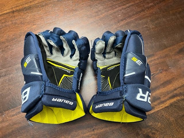 Used Junior Bauer Supreme 3S Gloves 12"